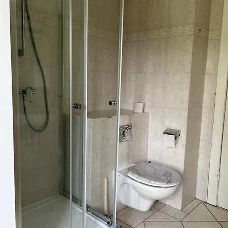 Moderne Naehe Hamburg, Mit Gemeinschaftsbad & Kueche Albergue