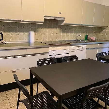 Moderne Naehe Hamburg, Mit Gemeinschaftsbad & Kueche Albergue