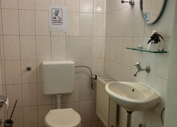 Vandrerhjem Moderne Naehe Hamburg, Mit Gemeinschaftsbad & Kueche *